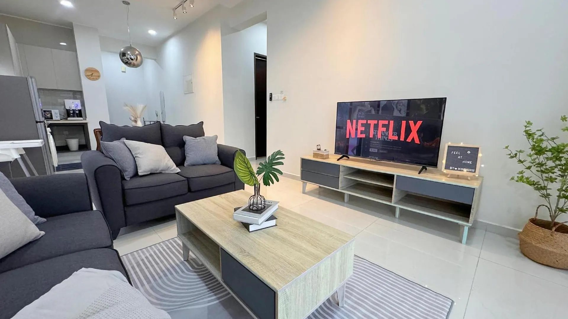 Beachfront Seaview 2Carparks, 6-10 Pax Netflix Johor Bahru Apartment
