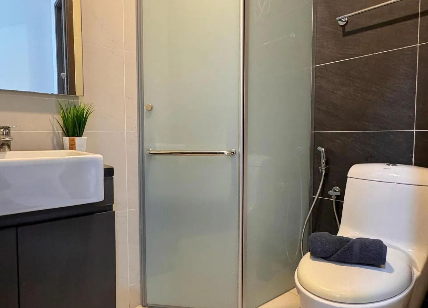 Beachfront Seaview 2Carparks, 6-10 Pax Netflix Johor Bahru Malaysia