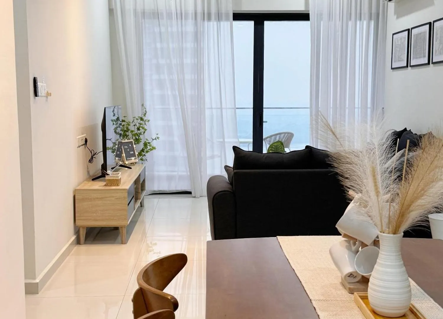Beachfront Seaview 2Carparks, 6-10 Pax Netflix Johor Bahru Apartment