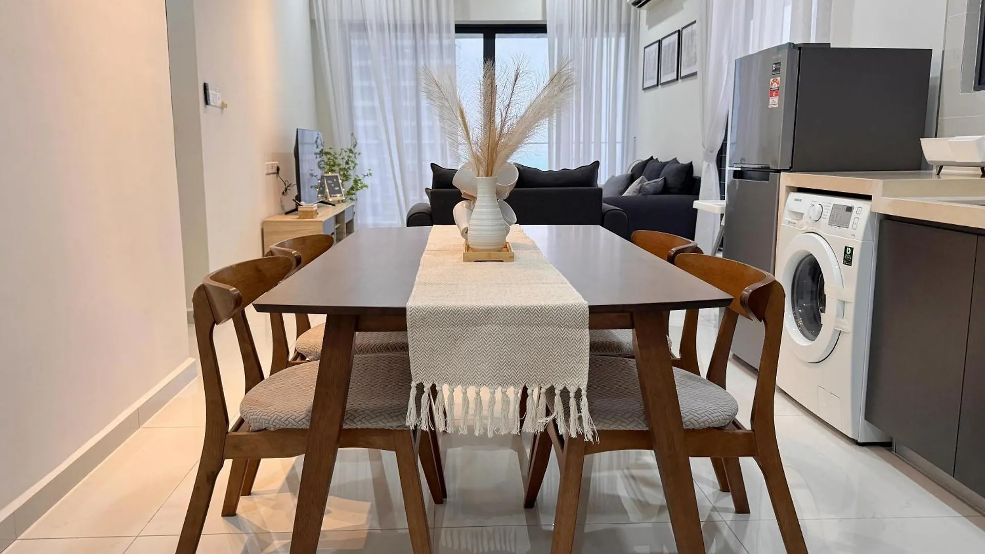 Beachfront Seaview 2Carparks, 6-10 Pax Netflix Johor Bahru 0*,  Malaysia
