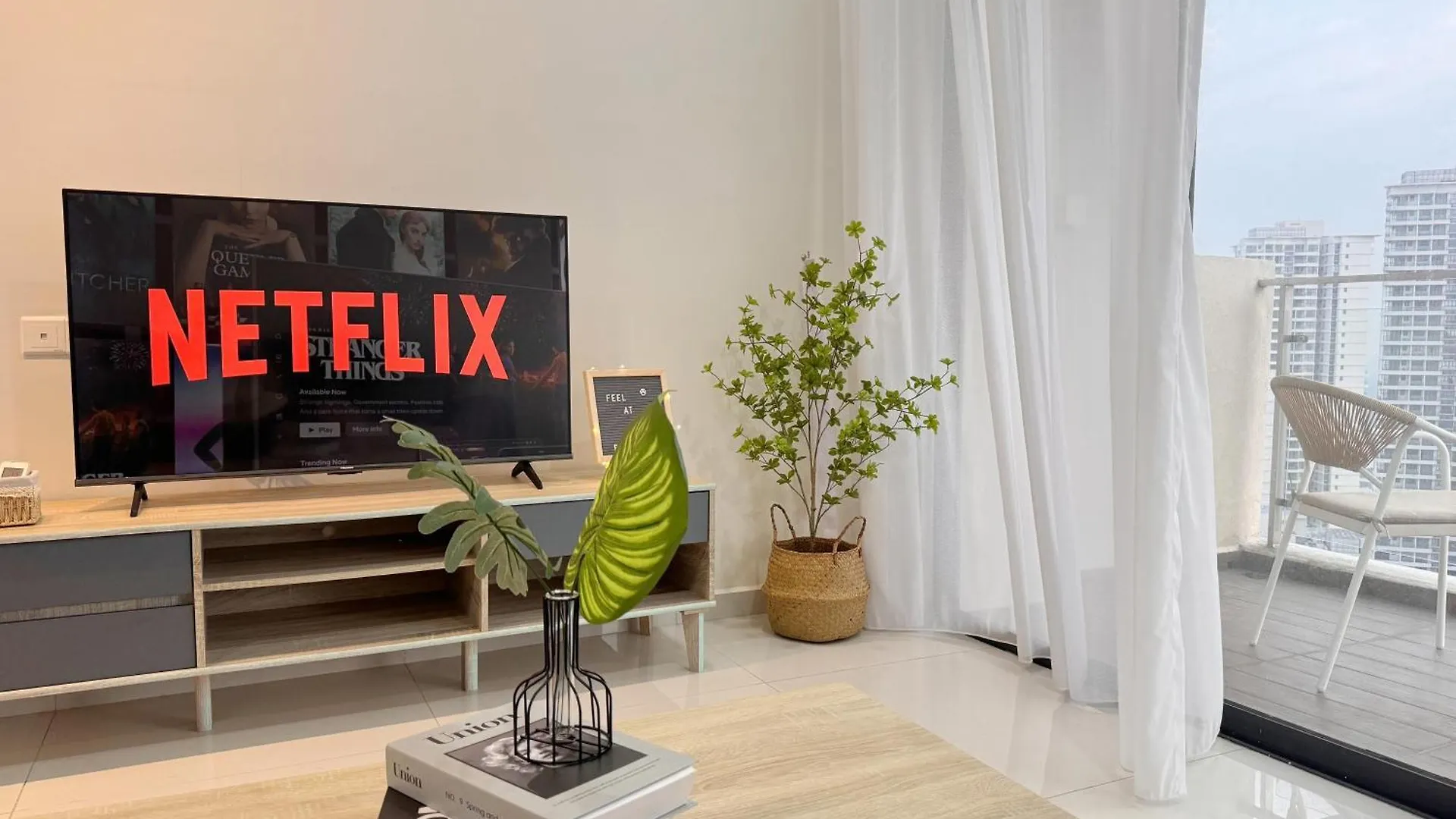 Beachfront Seaview 2Carparks, 6-10 Pax Netflix Johor Bahru Apartment