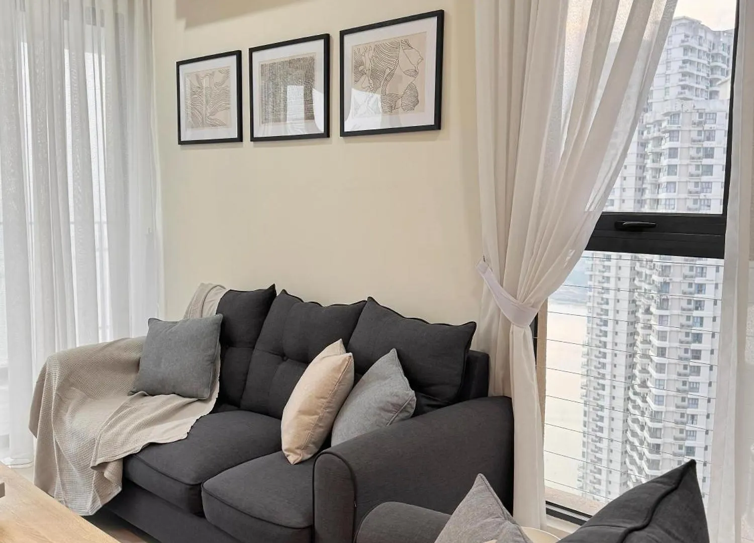 Beachfront Seaview 2Carparks, 6-10 Pax Netflix Johor Bahru Apartment
