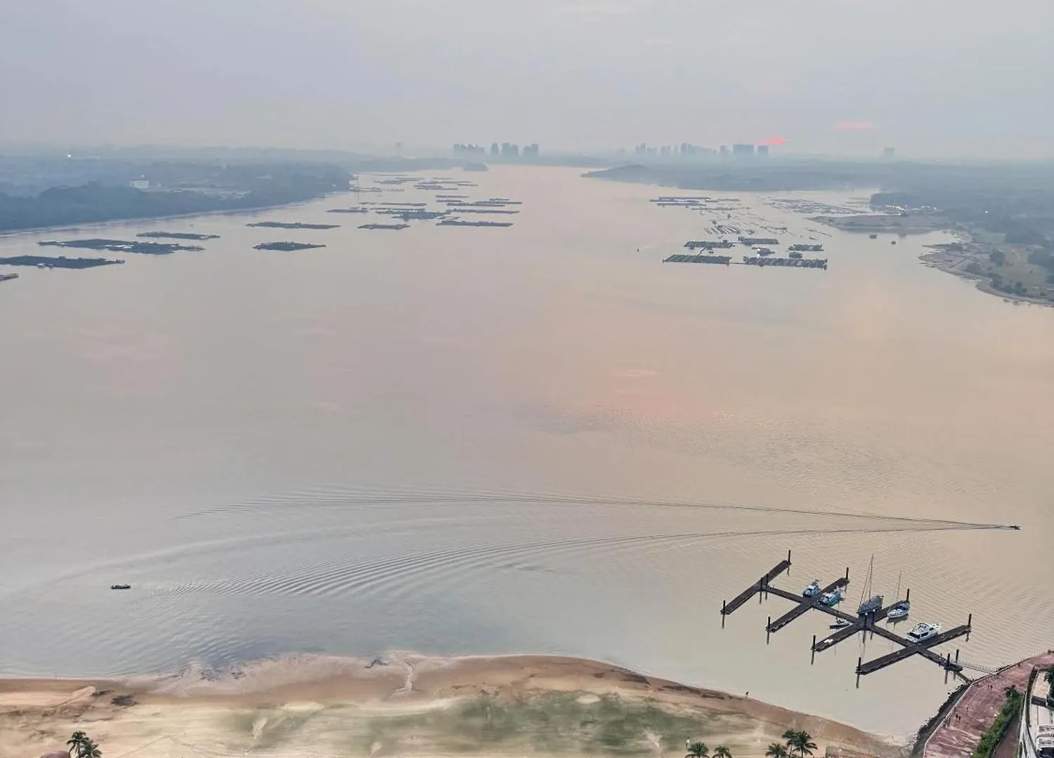 Beachfront Seaview 2Carparks, 6-10 Pax Netflix Johor Bahru 0*,  Malaysia