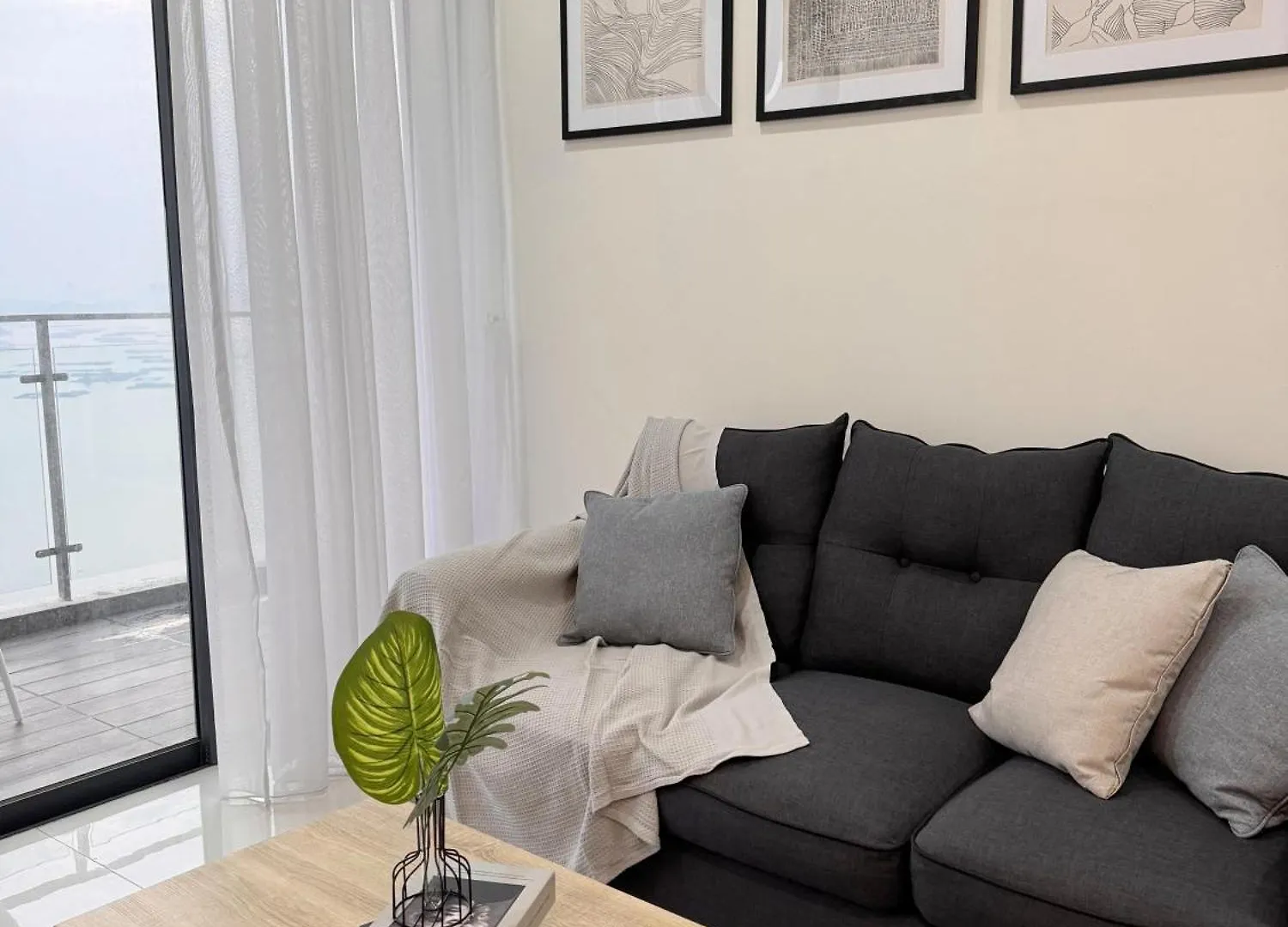 Beachfront Seaview 2Carparks, 6-10 Pax Netflix Johor Bahru Apartment